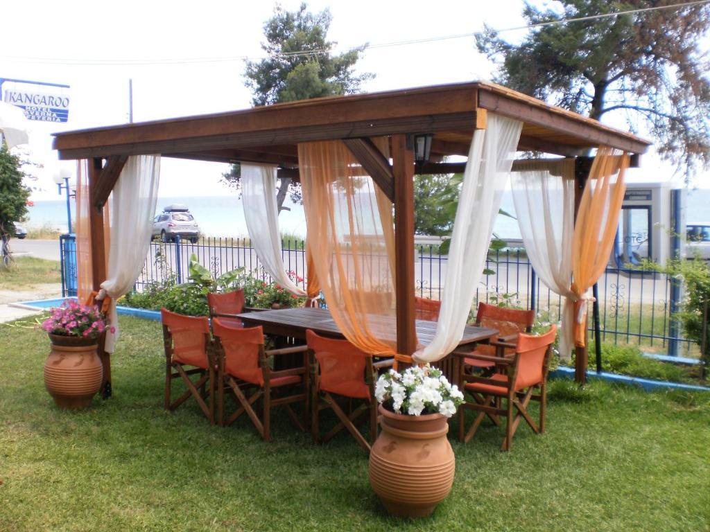 Kangaroo Hotel Мола-Калива Экстерьер фото