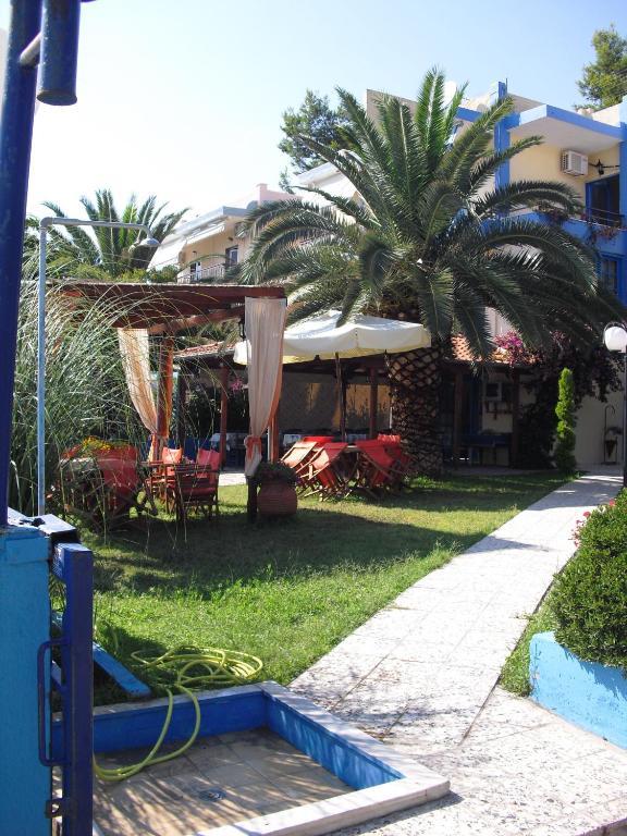 Kangaroo Hotel Мола-Калива Экстерьер фото