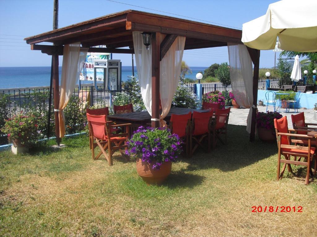 Kangaroo Hotel Мола-Калива Экстерьер фото