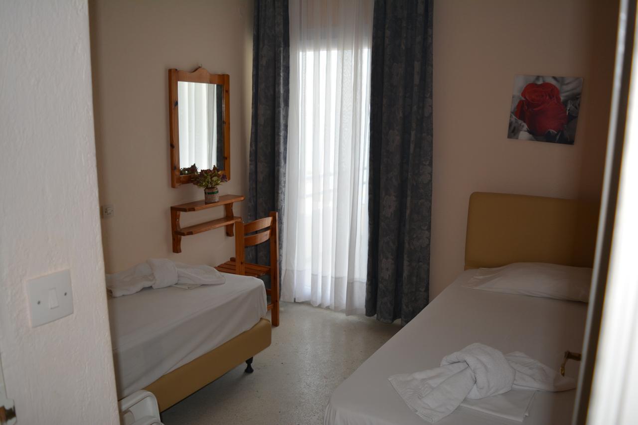 Kangaroo Hotel Мола-Калива Экстерьер фото