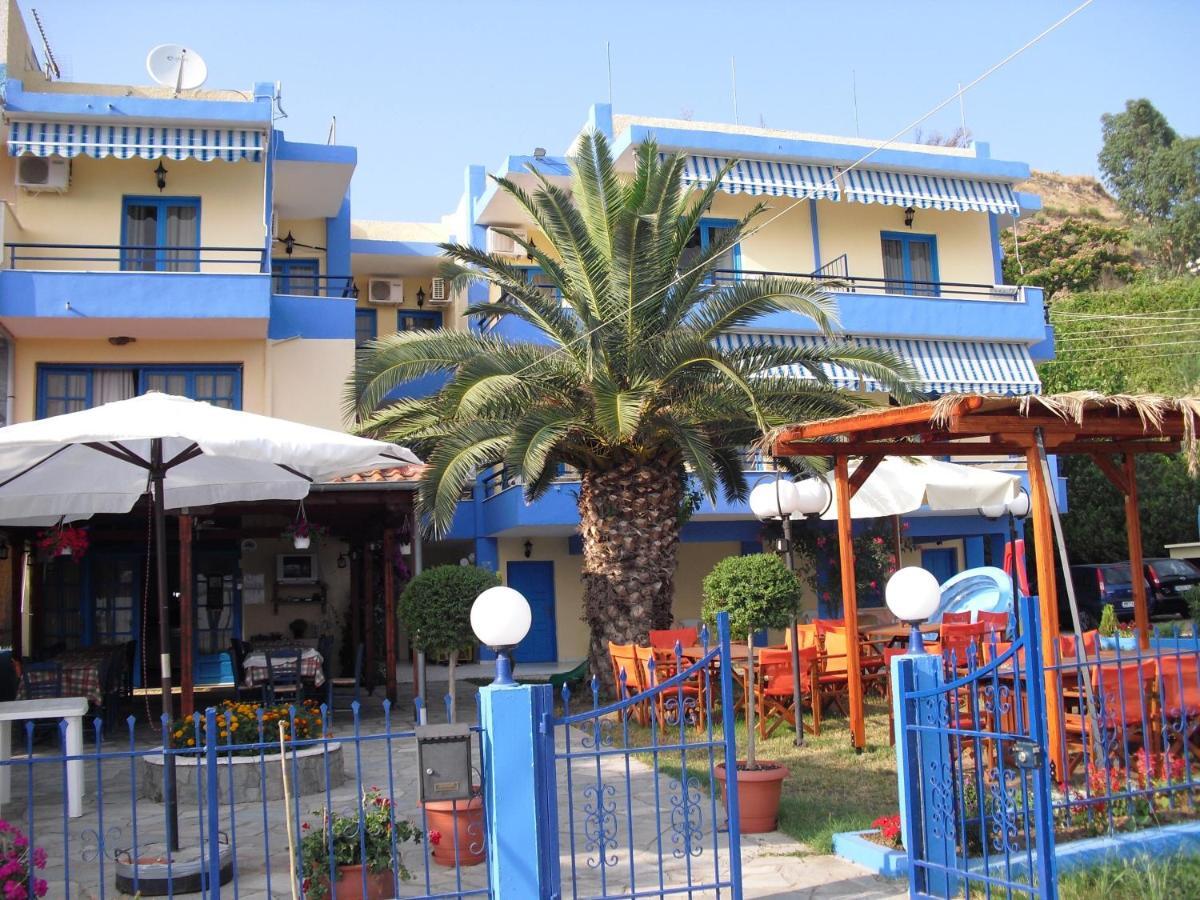 Kangaroo Hotel Мола-Калива Экстерьер фото