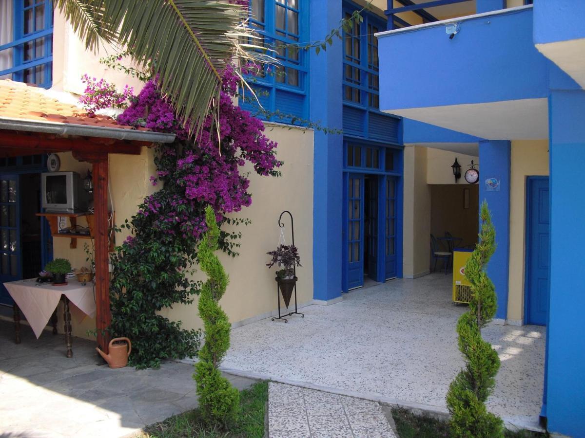 Kangaroo Hotel Мола-Калива Экстерьер фото